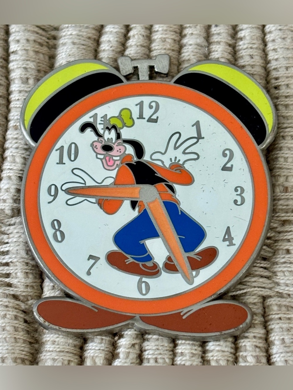 DISNEY 2009 *LE 1000* Goofy Alarm Clock Marquee Collection Pin